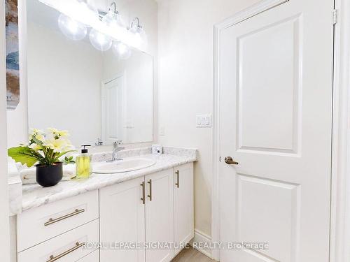 422 Humphrey St, Hamilton, ON - Indoor Photo Showing Bathroom