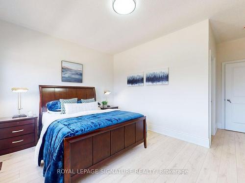 422 Humphrey St, Hamilton, ON - Indoor Photo Showing Bedroom