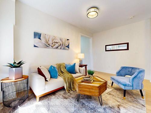 422 Humphrey St, Hamilton, ON - Indoor Photo Showing Living Room