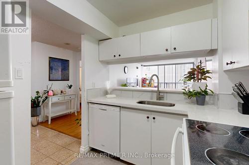 1218 - 3050 Ellesmere Road N, Toronto, ON - Indoor Photo Showing Kitchen