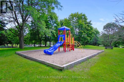 1218 - 3050 Ellesmere Road N, Toronto, ON - Outdoor With Backyard