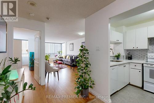 1218 - 3050 Ellesmere Road N, Toronto (Morningside), ON - Indoor Photo Showing Kitchen