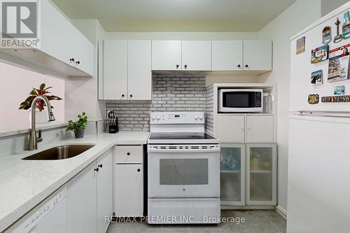 1218 - 3050 Ellesmere Road N, Toronto, ON - Indoor Photo Showing Kitchen