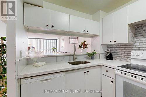 1218 - 3050 Ellesmere Road N, Toronto, ON - Indoor Photo Showing Kitchen