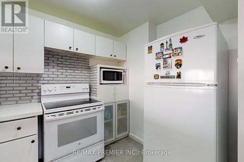 1218 - 3050 Ellesmere Road N, Toronto, ON - Indoor Photo Showing Kitchen