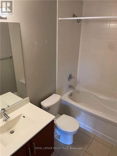 217 - 1 Hurontario Street, Mississauga, ON - Indoor Photo Showing Bathroom