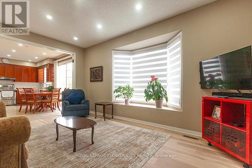 19 Maldives Crescent N, Brampton (Vales Of Castlemore), ON - Indoor Photo Showing Living Room