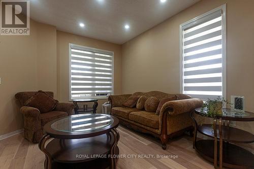 19 Maldives Crescent N, Brampton (Vales Of Castlemore), ON - Indoor Photo Showing Living Room