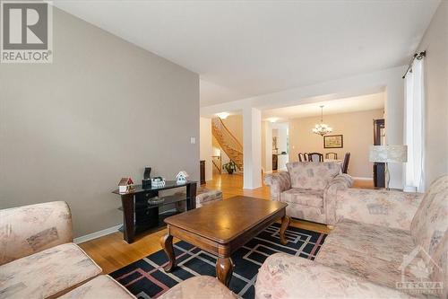 2121 Blue Willow Crescent, Ottawa, ON - Indoor Photo Showing Living Room