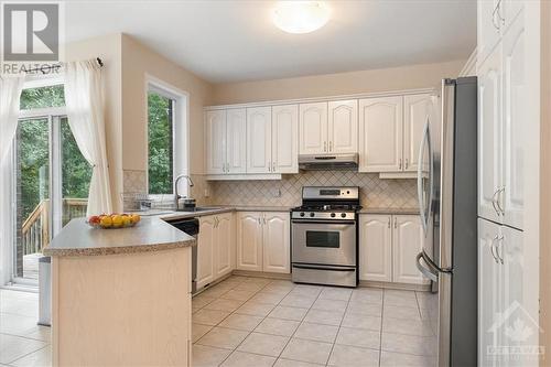 2121 Blue Willow Crescent, Ottawa, ON - Indoor Photo Showing Kitchen