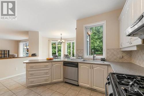 2121 Blue Willow Crescent, Ottawa, ON - Indoor Photo Showing Kitchen