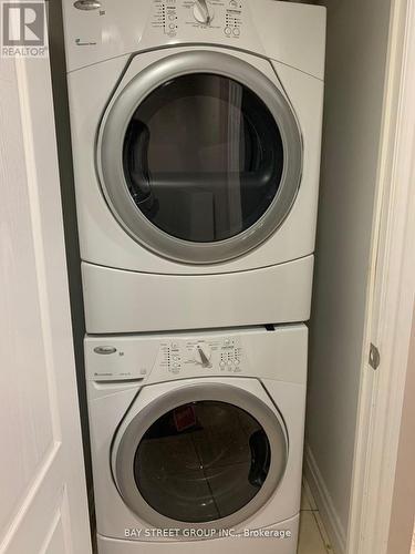 906 - 21 Hillcrest Avenue, Toronto (Willowdale East), ON - Indoor Photo Showing Laundry Room