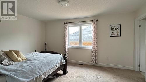 862 John Street, Innisfil, ON - Indoor Photo Showing Bedroom