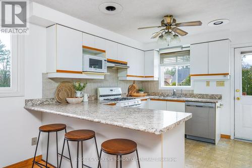 381 Zoo Park Road, Wasaga Beach, ON - Indoor Photo Showing Kitchen