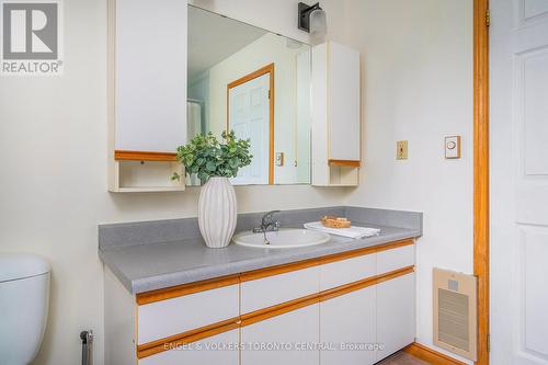 381 Zoo Park Road, Wasaga Beach, ON - Indoor Photo Showing Bathroom