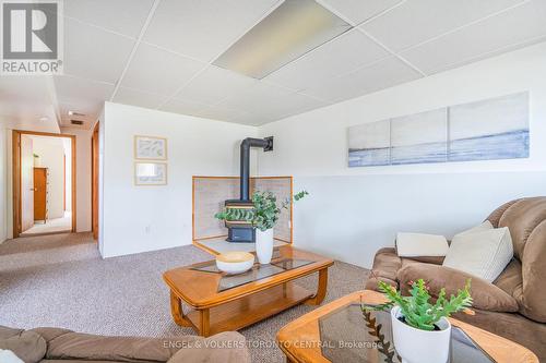 381 Zoo Park Road, Wasaga Beach, ON - Indoor Photo Showing Living Room