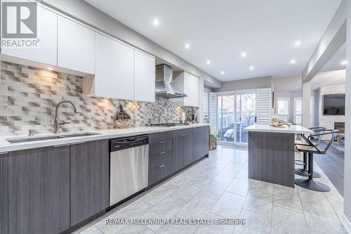 9 National Crescent W, Brampton (Snelgrove), ON - Indoor Photo Showing Kitchen With Double Sink With Upgraded Kitchen