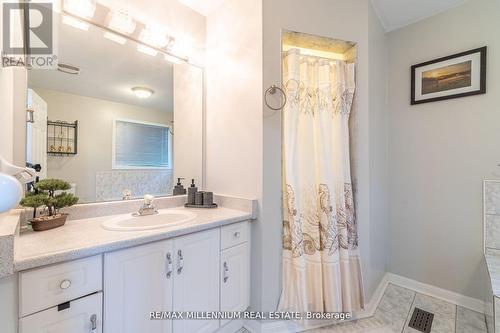 9 National Crescent W, Brampton (Snelgrove), ON - Indoor Photo Showing Bathroom