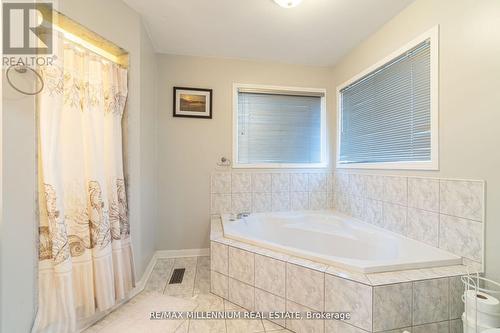 9 National Crescent W, Brampton (Snelgrove), ON - Indoor Photo Showing Bathroom