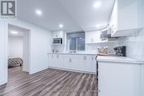 9 National Crescent W, Brampton (Snelgrove), ON - Indoor Photo Showing Kitchen