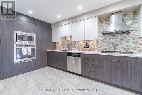 9 National Crescent W, Brampton (Snelgrove), ON - Indoor Photo Showing Kitchen With Upgraded Kitchen