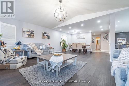 9 National Crescent W, Brampton (Snelgrove), ON - Indoor Photo Showing Living Room