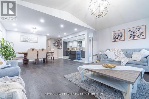 9 National Crescent W, Brampton (Snelgrove), ON - Indoor Photo Showing Living Room