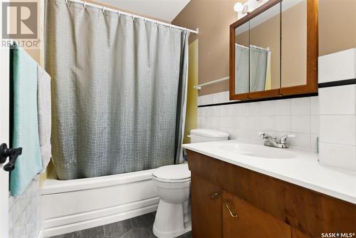 204 4Th Street E, Wynyard, SK - Indoor Photo Showing Bathroom