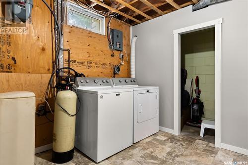 204 4Th Street E, Wynyard, SK - Indoor Photo Showing Laundry Room