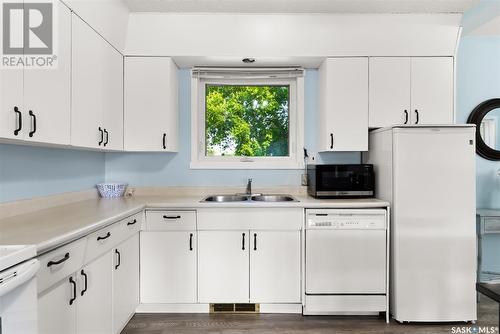 204 4Th Street E, Wynyard, SK - Indoor Photo Showing Kitchen With Double Sink