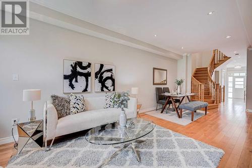 384 William Dunn Crescent, Newmarket (Summerhill Estates), ON - Indoor Photo Showing Living Room