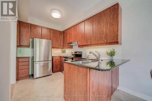 384 William Dunn Crescent, Newmarket (Summerhill Estates), ON - Indoor Photo Showing Kitchen With Double Sink