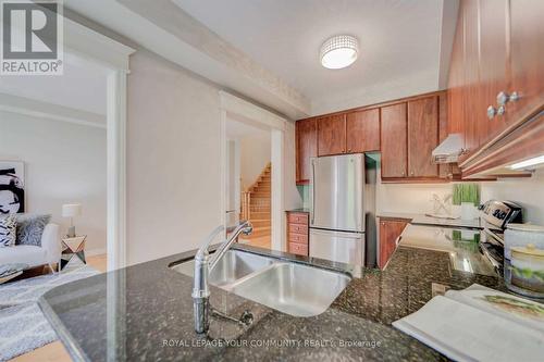 384 William Dunn Crescent, Newmarket (Summerhill Estates), ON - Indoor Photo Showing Kitchen With Double Sink