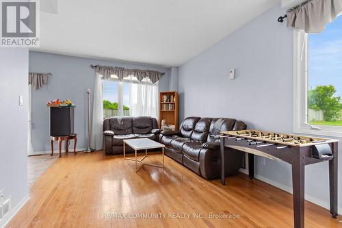 436 Weston Crescent, Kingston, ON - Indoor Photo Showing Living Room