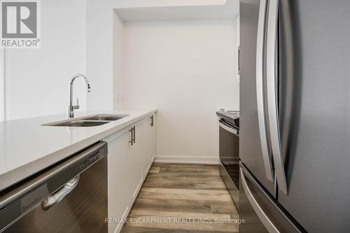 436 - 10 Mallard Trail E, Hamilton (Waterdown), ON - Indoor Photo Showing Kitchen With Stainless Steel Kitchen With Double Sink With Upgraded Kitchen