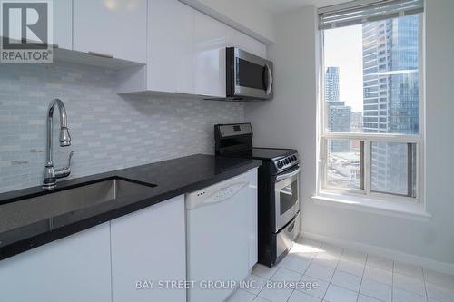 2006 - 44 St Joseph Street S, Toronto (Bay Street Corridor), ON - Indoor Photo Showing Kitchen