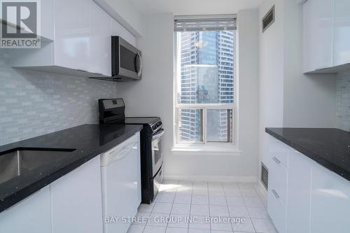 2006 - 44 St Joseph Street S, Toronto (Bay Street Corridor), ON - Indoor Photo Showing Kitchen