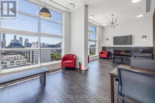 602 - 10 Willison Square, Toronto (Kensington-Chinatown), ON - Indoor Photo Showing Living Room