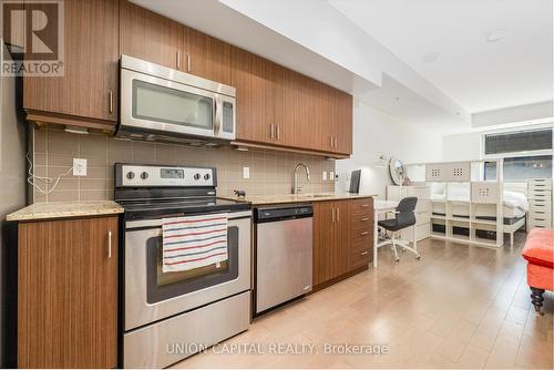 602 - 10 Willison Square, Toronto (Kensington-Chinatown), ON - Indoor Photo Showing Kitchen