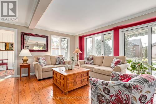 125 Pioneer Lane, Blue Mountains, ON - Indoor Photo Showing Living Room