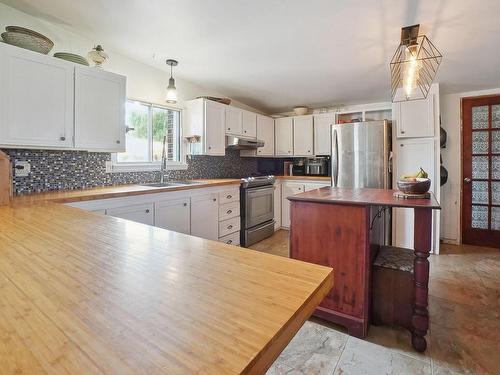 Kitchen - 3855 Rg Des Trente, Saint-Jean-Baptiste, QC - Indoor Photo Showing Kitchen With Double Sink