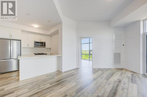 621 - 10 Mallard Trail, Hamilton (Waterdown), ON - Indoor Photo Showing Kitchen