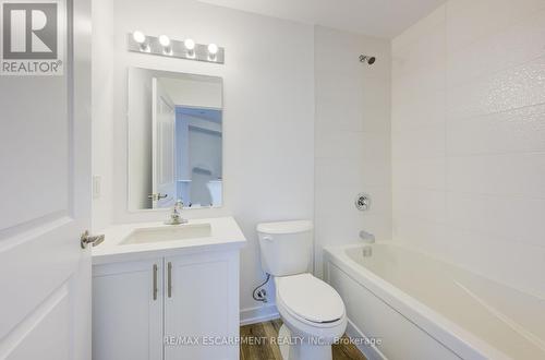 621 - 10 Mallard Trail, Hamilton (Waterdown), ON - Indoor Photo Showing Bathroom