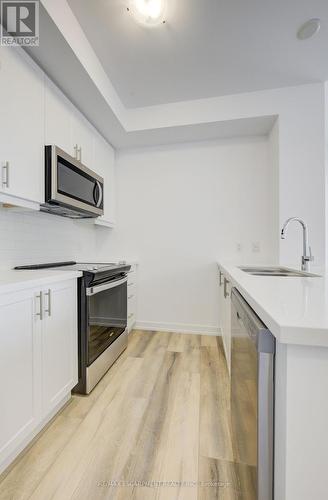 621 - 10 Mallard Trail, Hamilton (Waterdown), ON - Indoor Photo Showing Kitchen