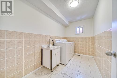 658 Thamesford Terrace, Mississauga (Hurontario), ON - Indoor Photo Showing Laundry Room