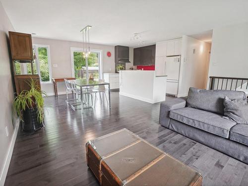 Vue d'ensemble - 743 Rue Rembrandt, Mont-Saint-Hilaire, QC - Indoor Photo Showing Living Room