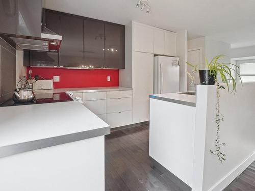 Cour - 743 Rue Rembrandt, Mont-Saint-Hilaire, QC - Indoor Photo Showing Kitchen