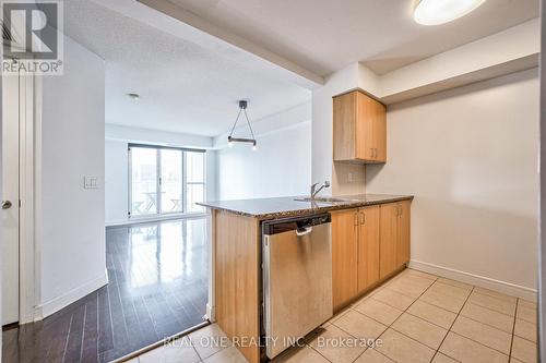 1516 - 31 Bales Avenue, Toronto (Willowdale East), ON - Indoor Photo Showing Kitchen