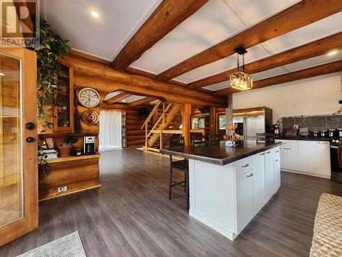 6847 Fawn Lk Ac01 Road, 100 Mile House, BC - Indoor Photo Showing Kitchen