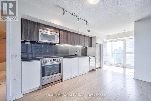 906 - 85 Queens Wharf Road, Toronto (Waterfront Communities), ON - Indoor Photo Showing Kitchen